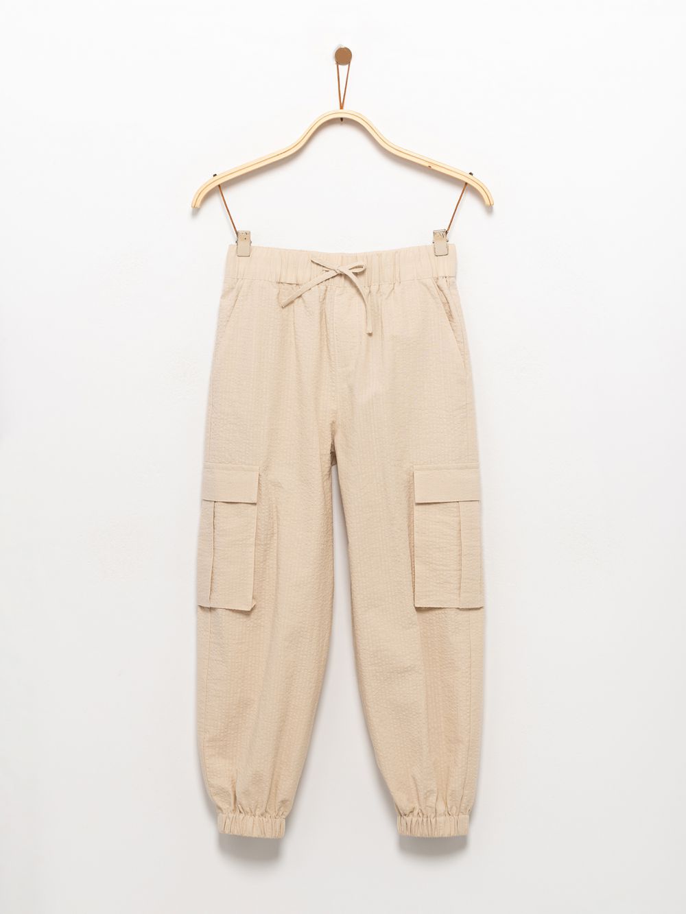 מכנסיים מבד טקסטורה