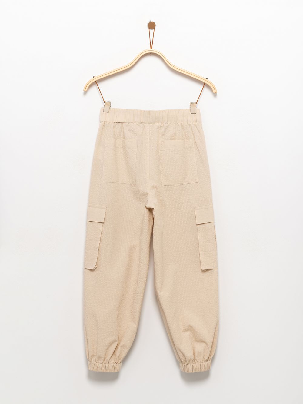 מכנסיים מבד טקסטורה