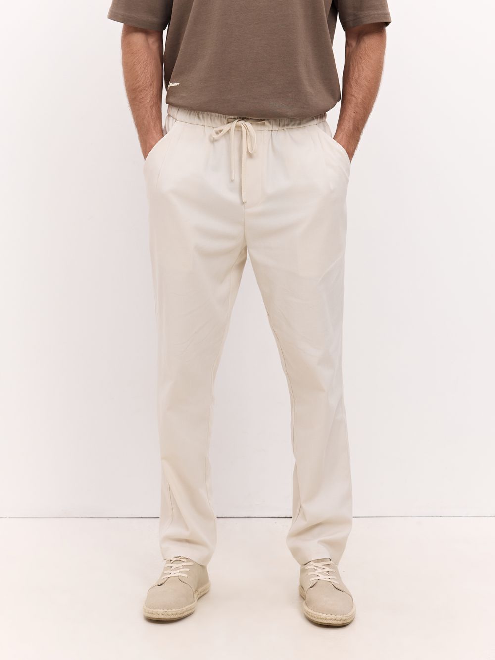 מכנס קרופ עם חגורה אלסטית