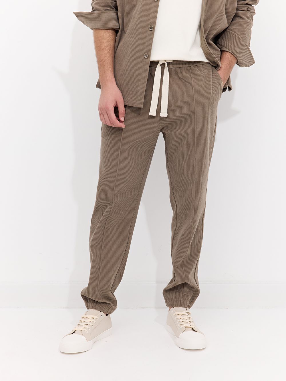 מכנס JOGGER מבד קורדרוי