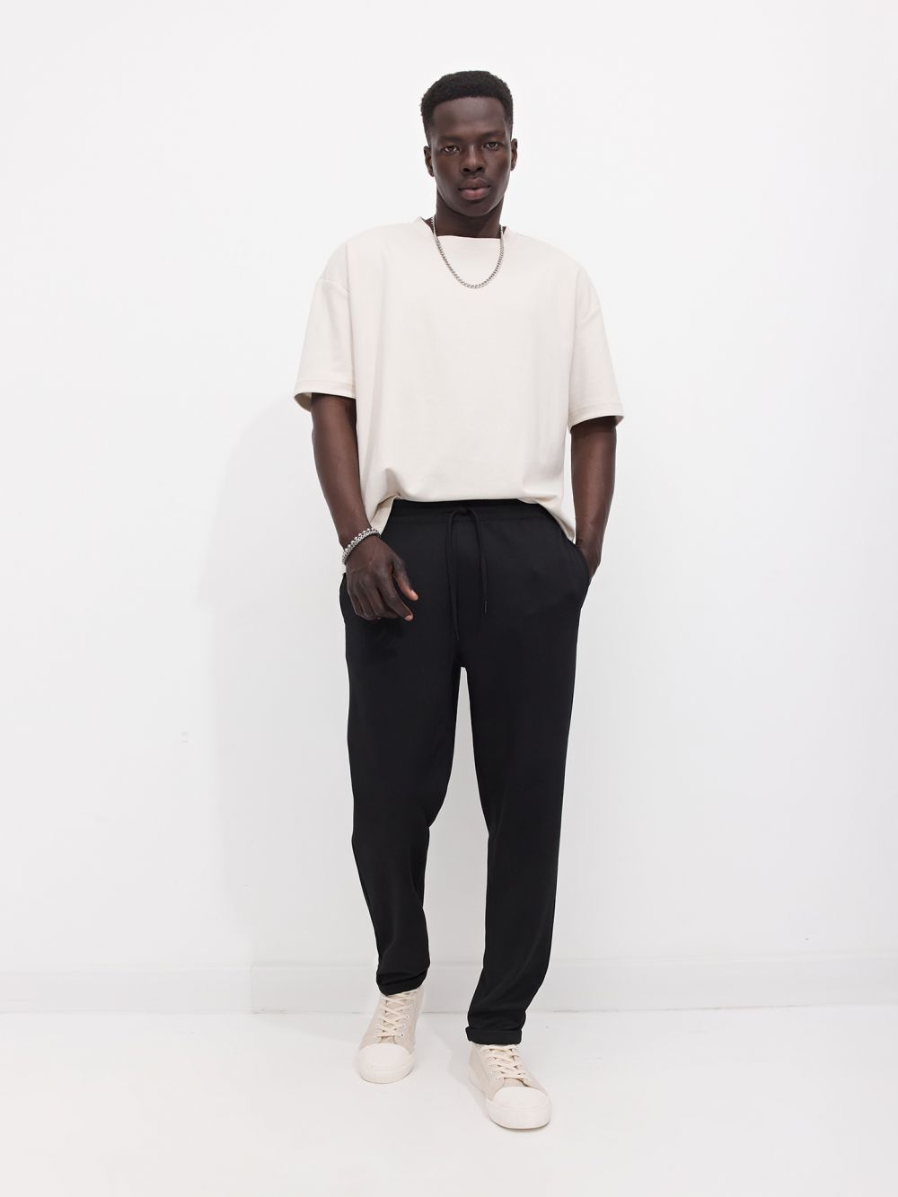 מכנסי JOGGER עם טקסטורה