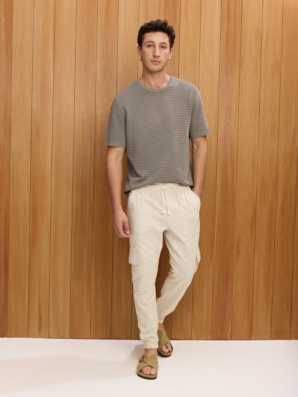 מכנסיים במראה פשתן