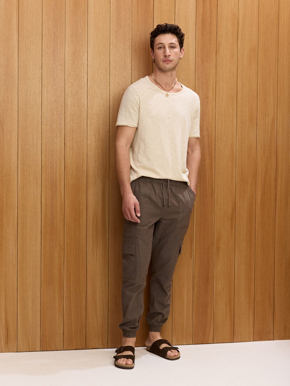 מכנסיים במראה פשתן