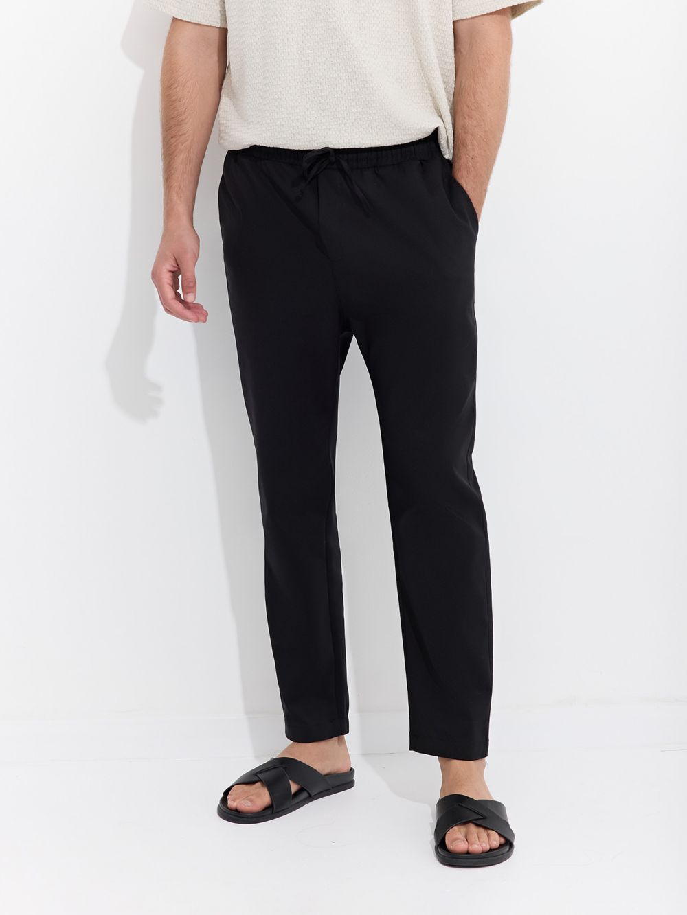 מכנסי JOGGER במראה מחוייט