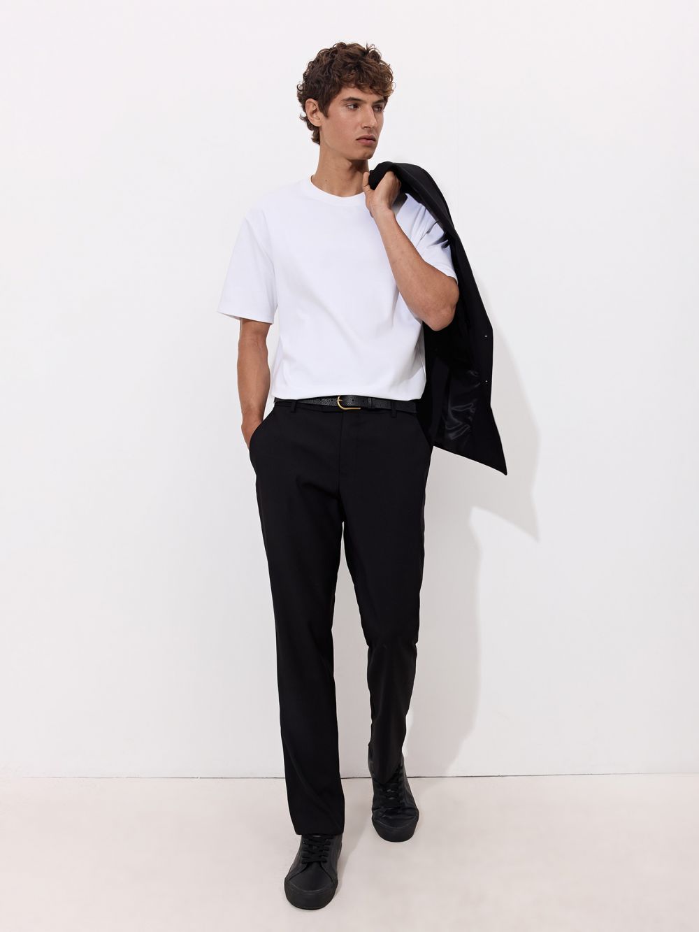 מכנסי חליפה מחוייטים