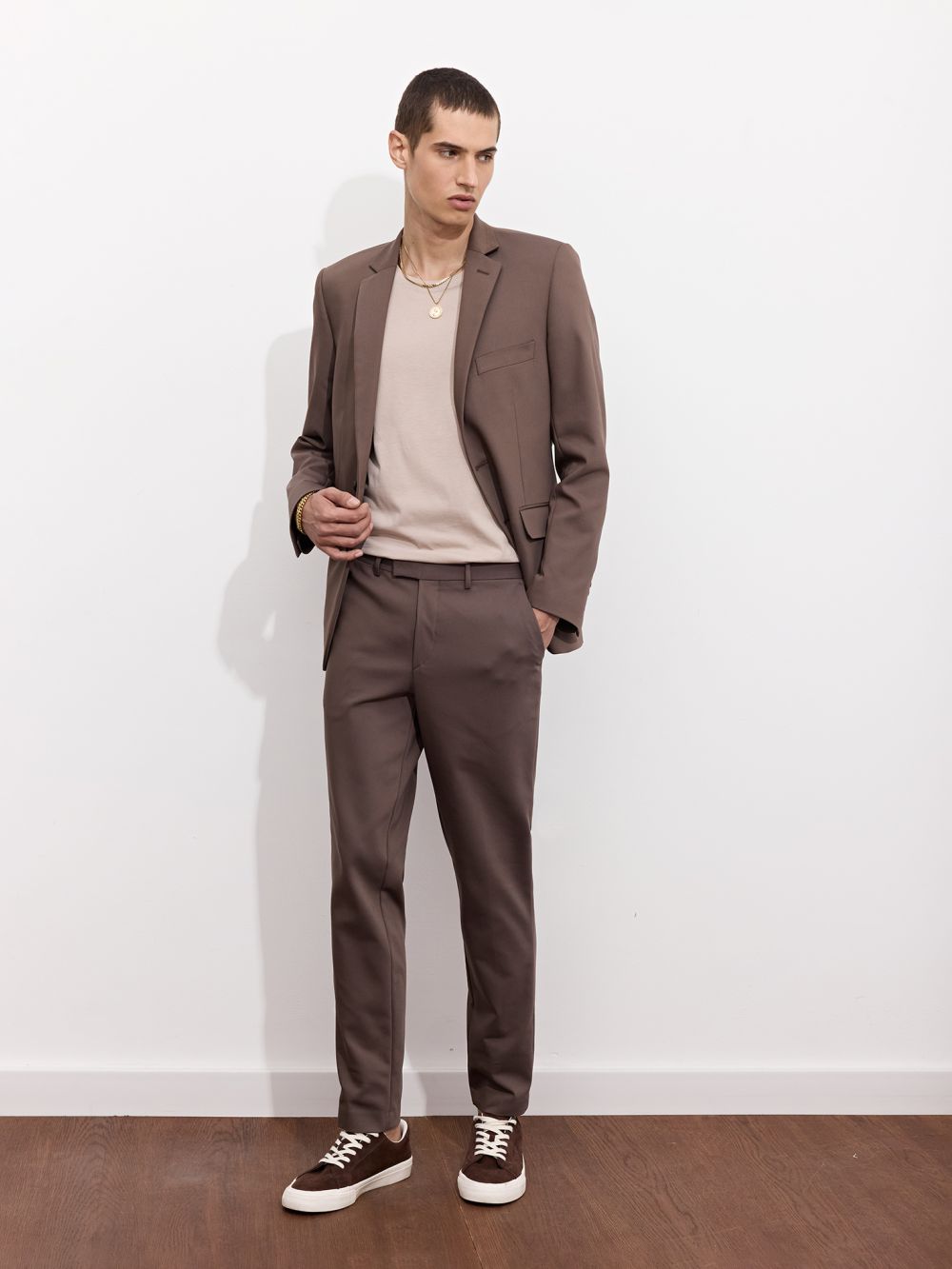 מכנסיים מחויטים לחליפה