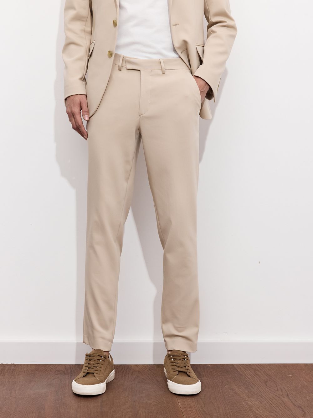 מכנסיים מחויטים לחליפה