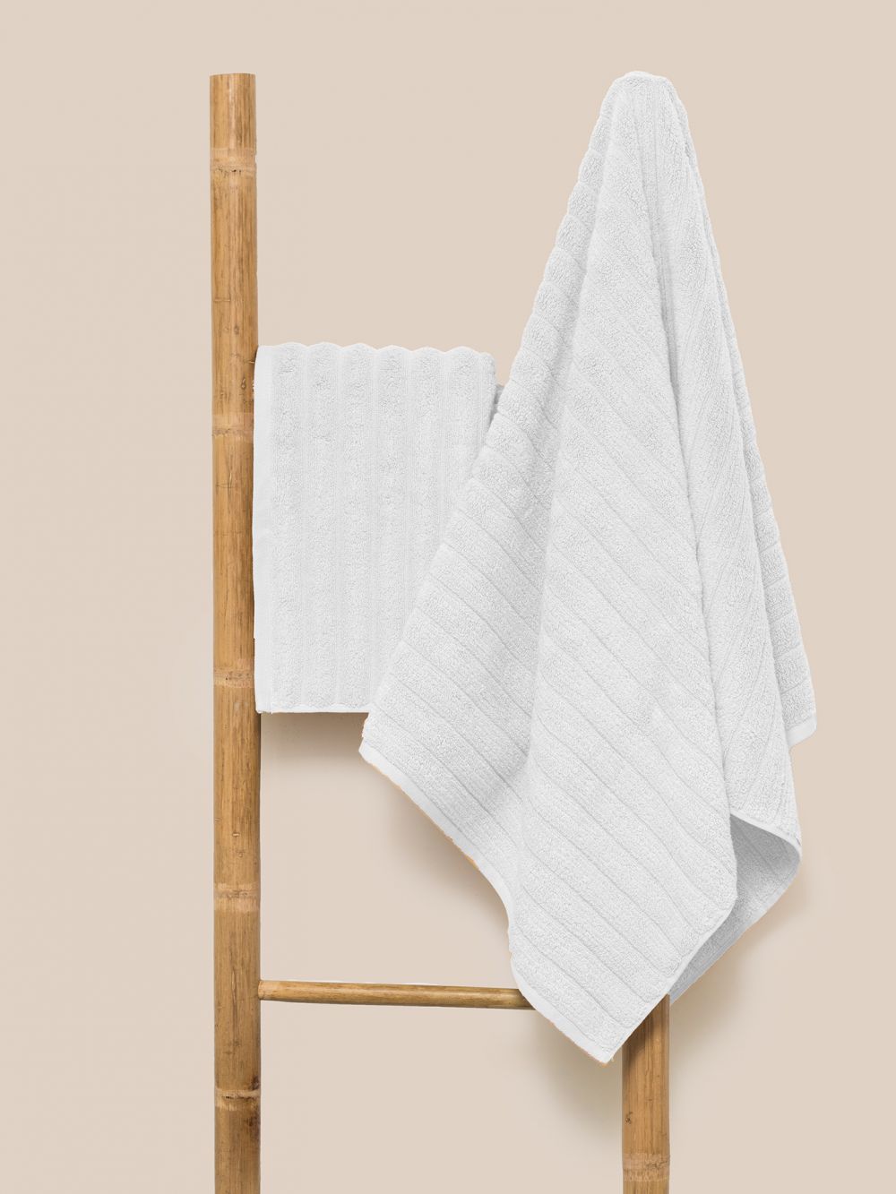 מגבת זירו טוויסט 90*50 700GSM