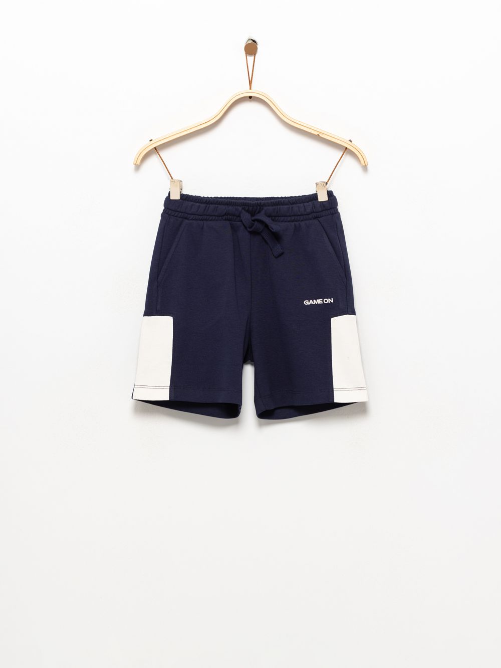 מכנסיים קצרים