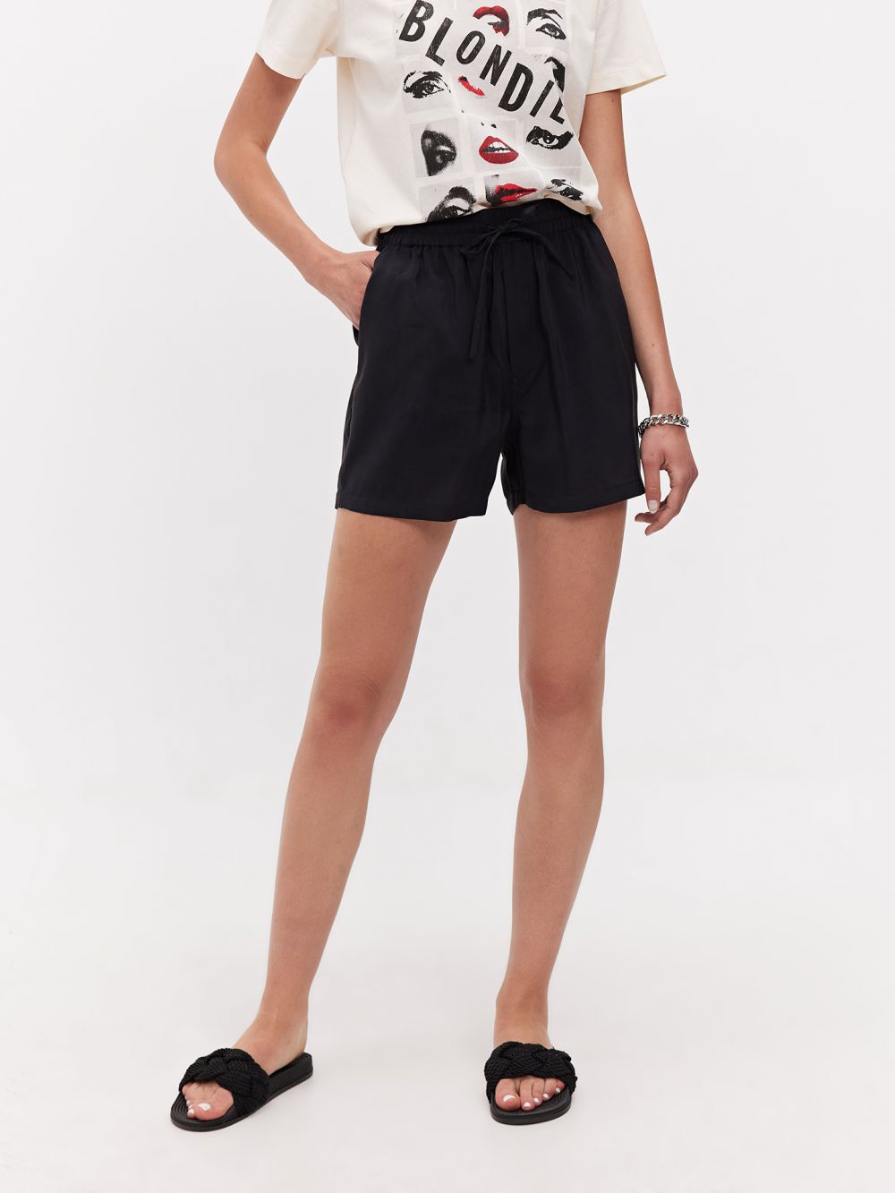 מכנסיים קצרים