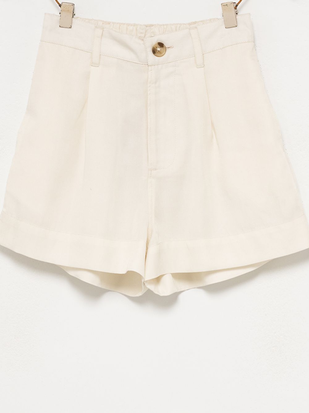 מכנסיים קצרים מחוייטים