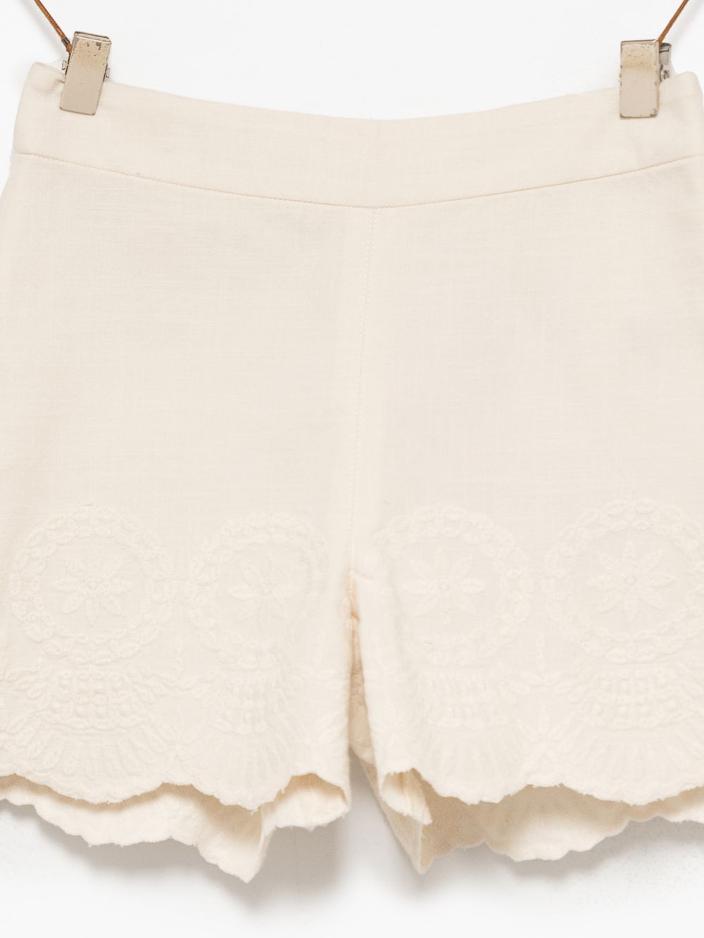 מכנסיים קצרים רקומים