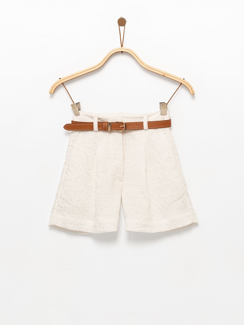 מכנס קצר עם חגורה