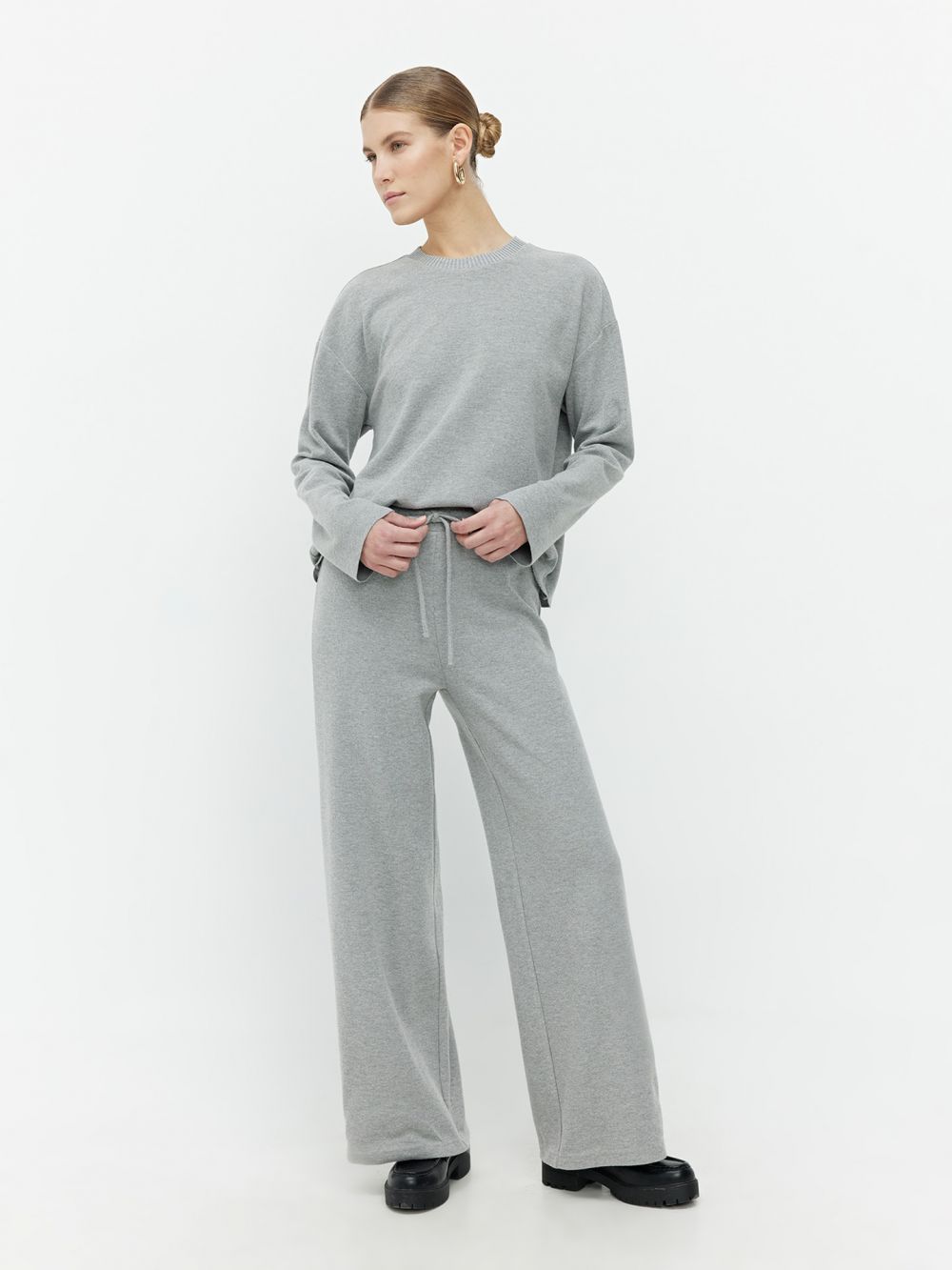 מכנסיים מבד סריג רך