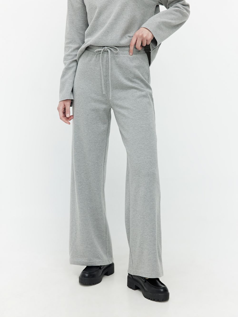 מכנסיים מבד סריג רך