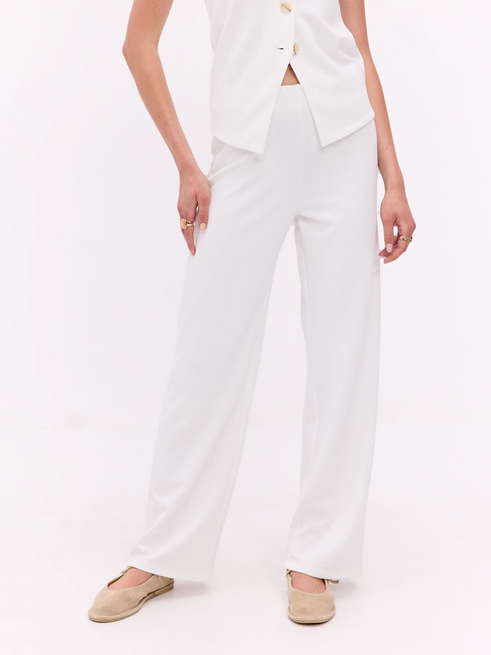 מכנסיים סרוגים בגזרה רחבה