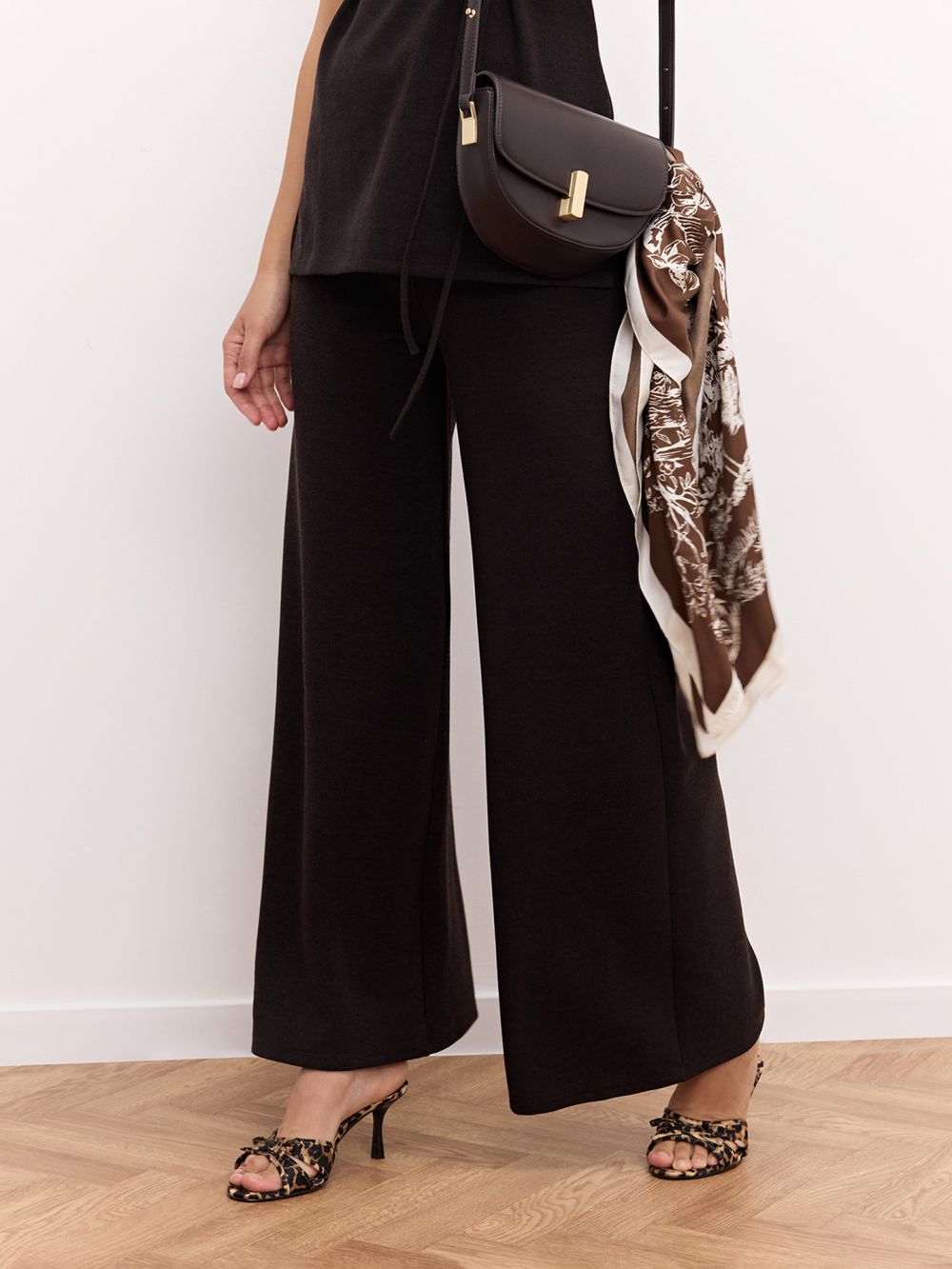 מכנס רחב עם גומי במותן