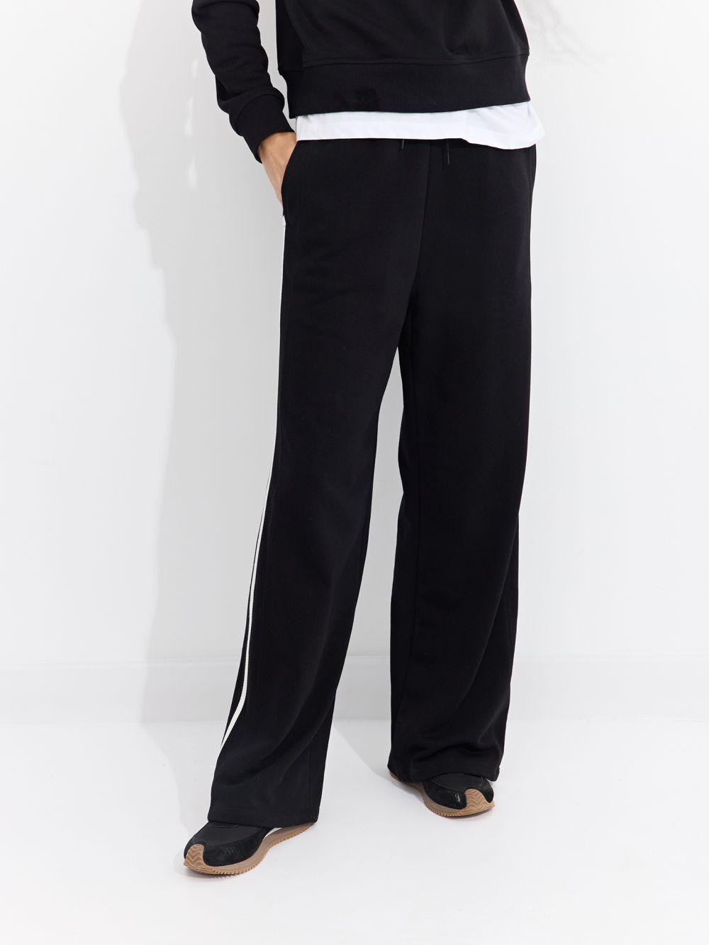 מכנסי פוטר WIDE-LEG עם חתך