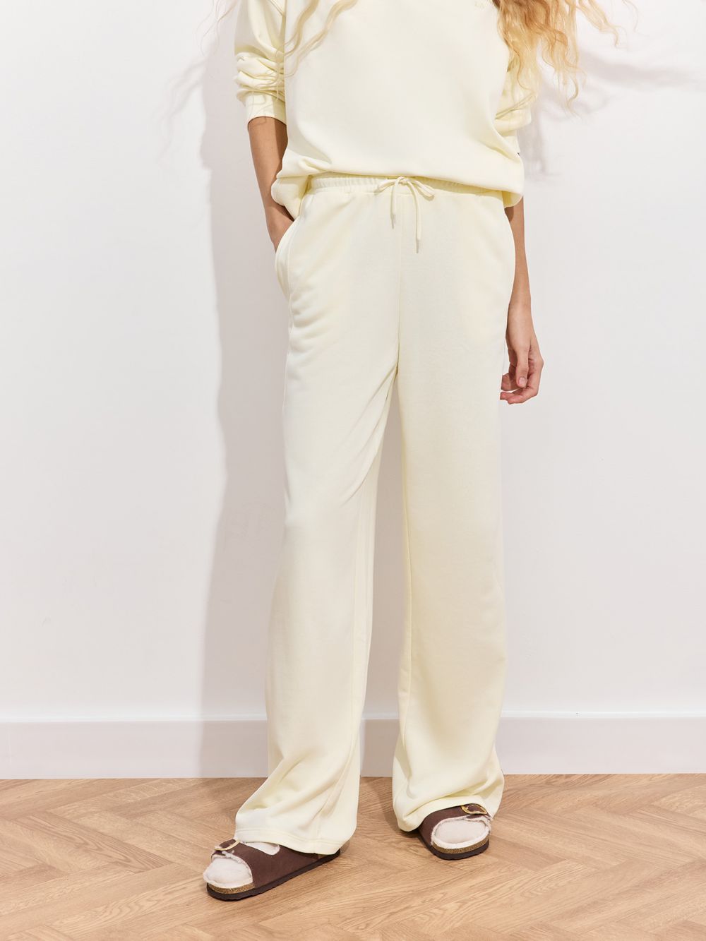 מכנסי פוטר WIDE-LEG עם חתך