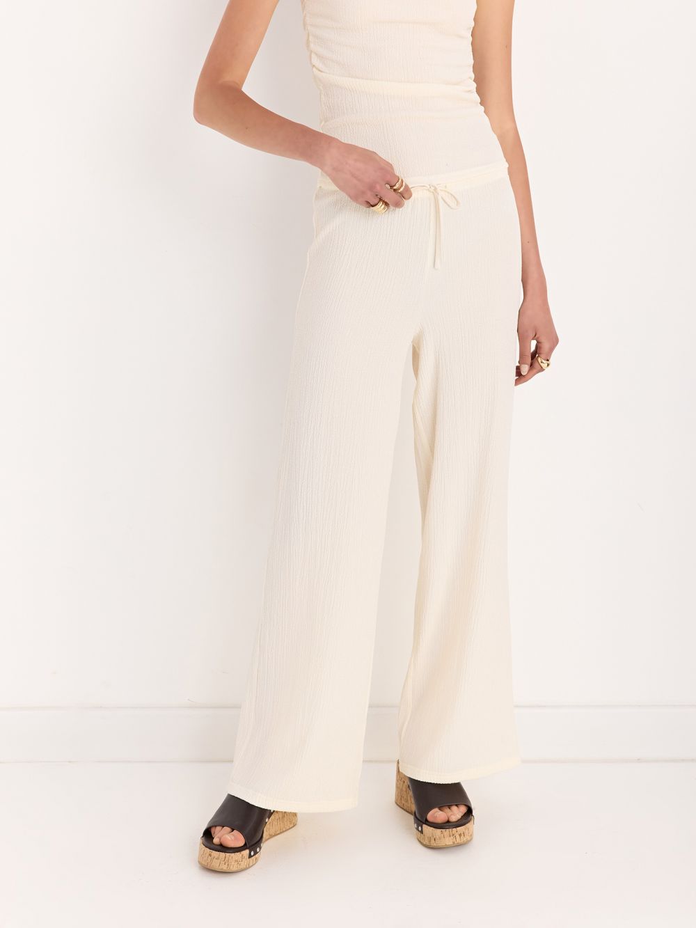 מכנסיים מבד טקסטורה