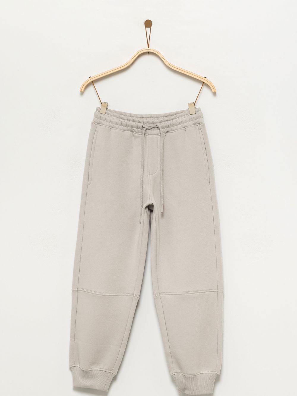 מכנסיים עם חתך