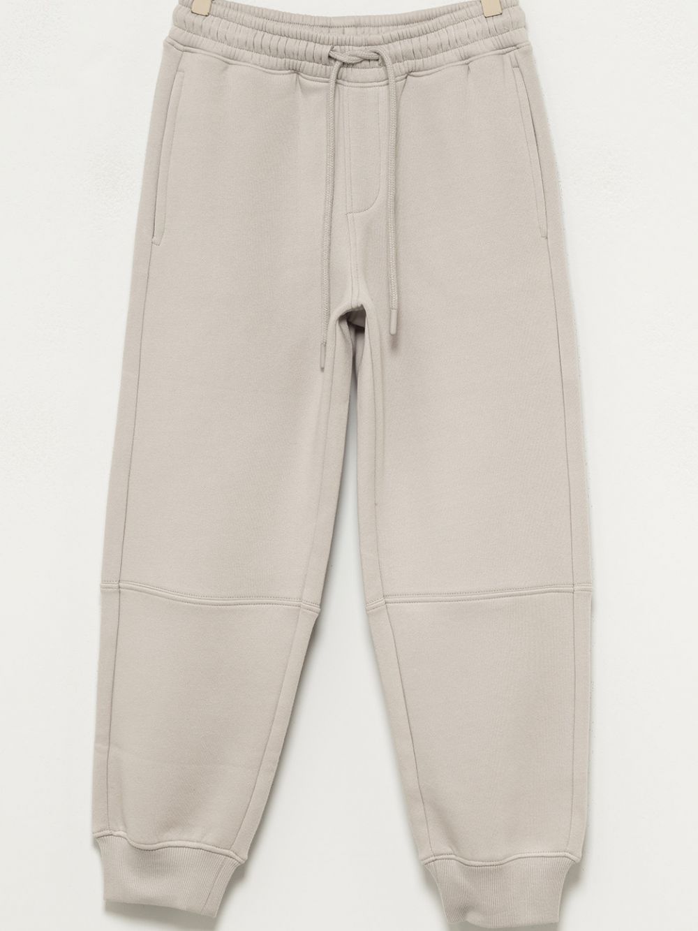 מכנסיים עם חתך