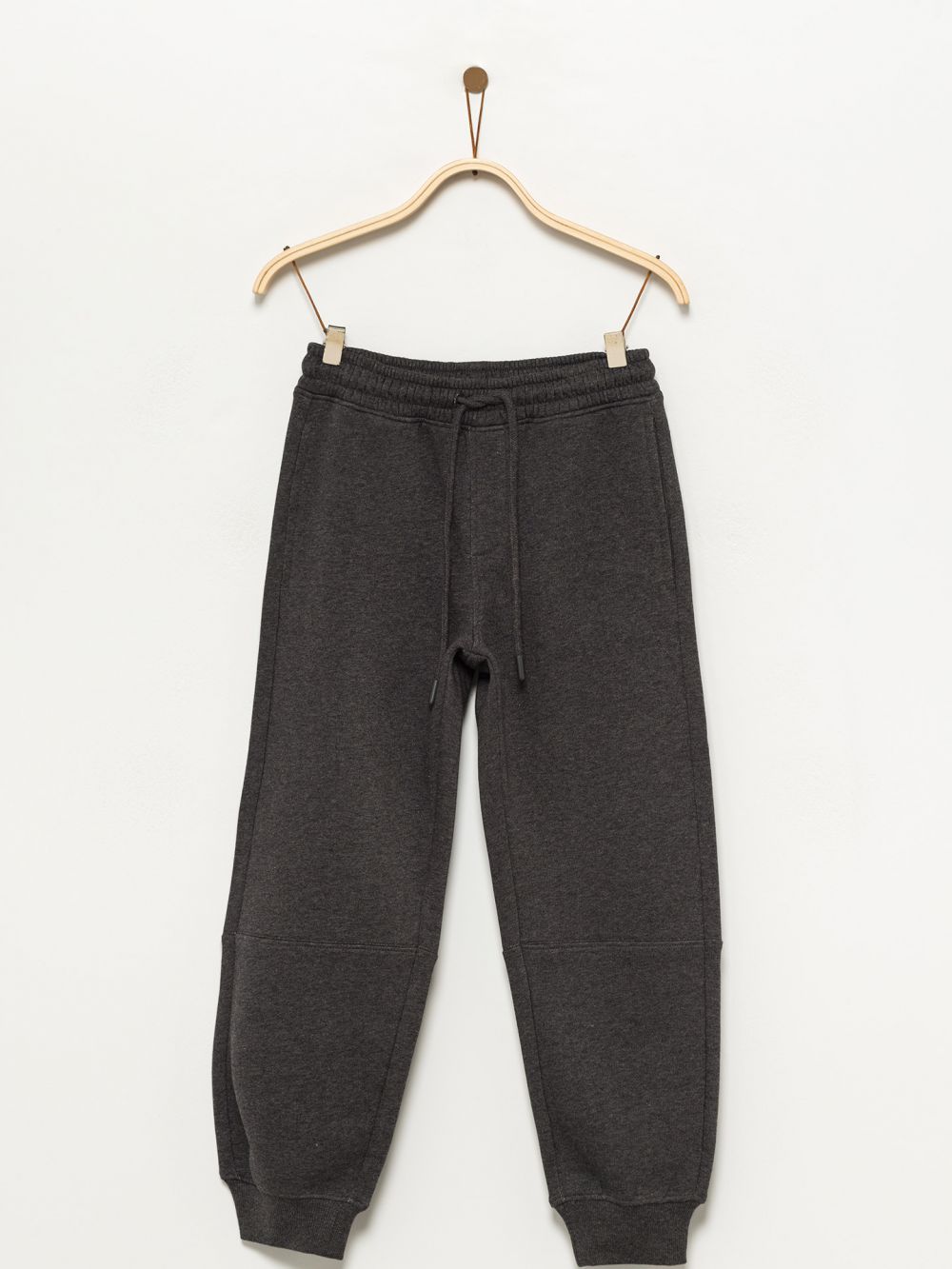 מכנסיים עם חתך