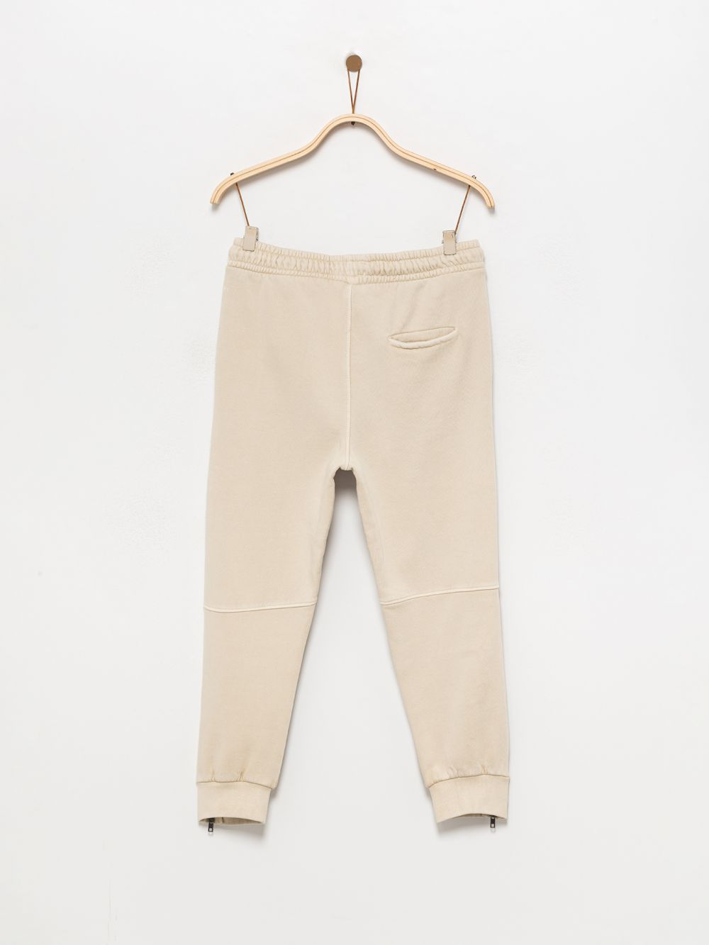 מכנסי פוטר עם הדפס גרפיטי