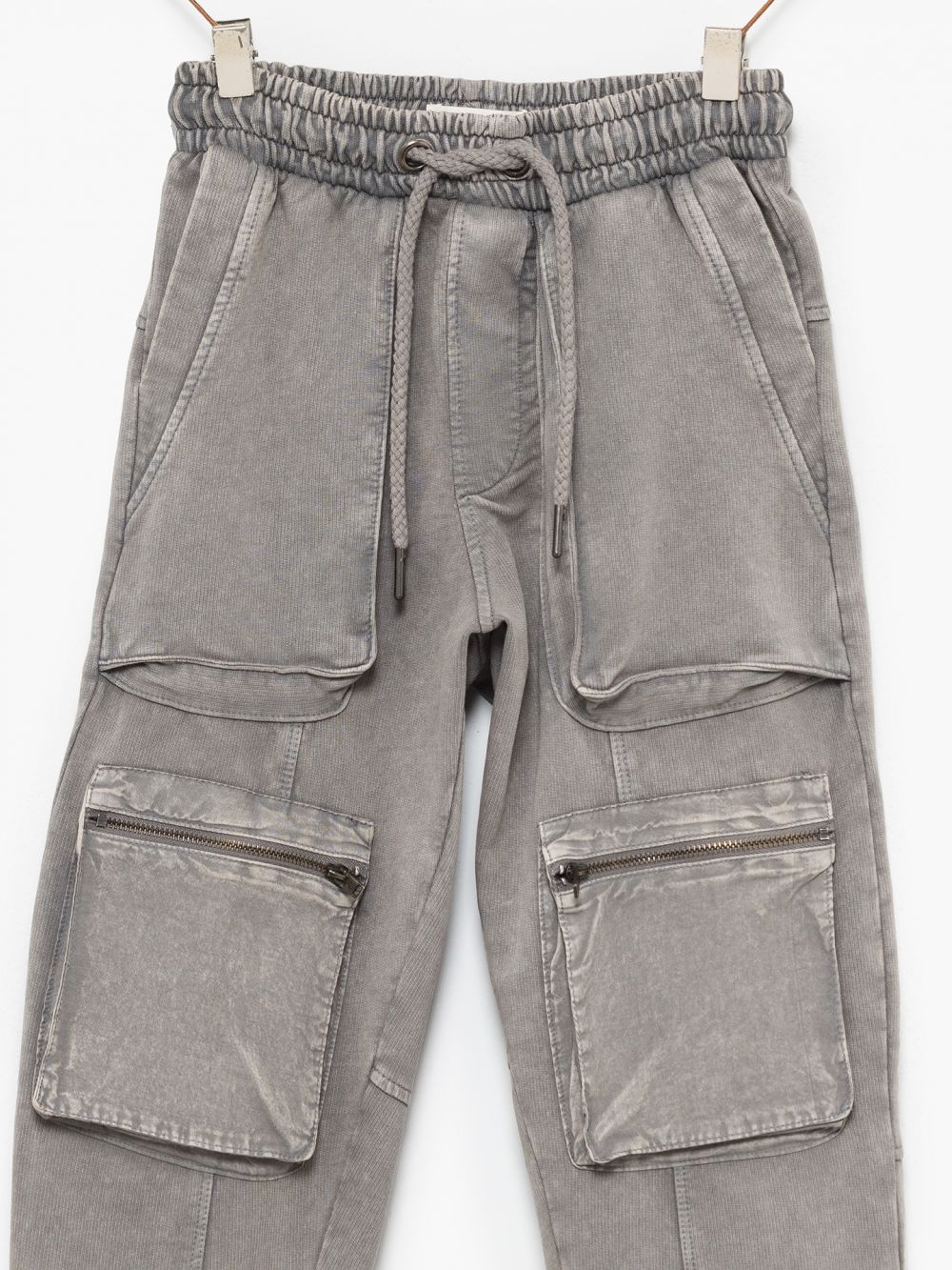 מכנסיים שטופים