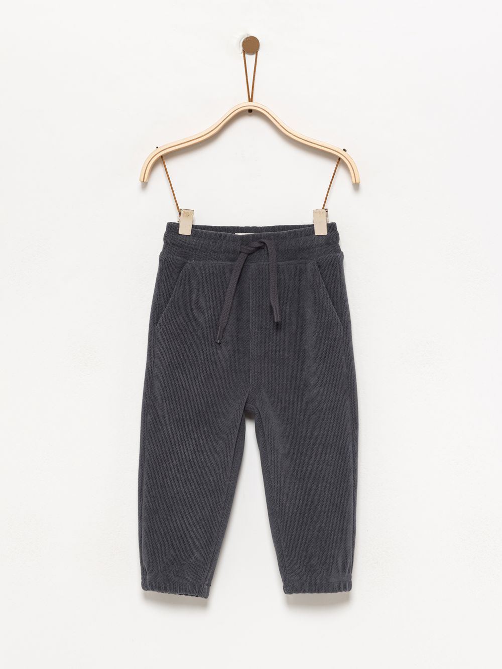 מכנסיים עם טקסטורה