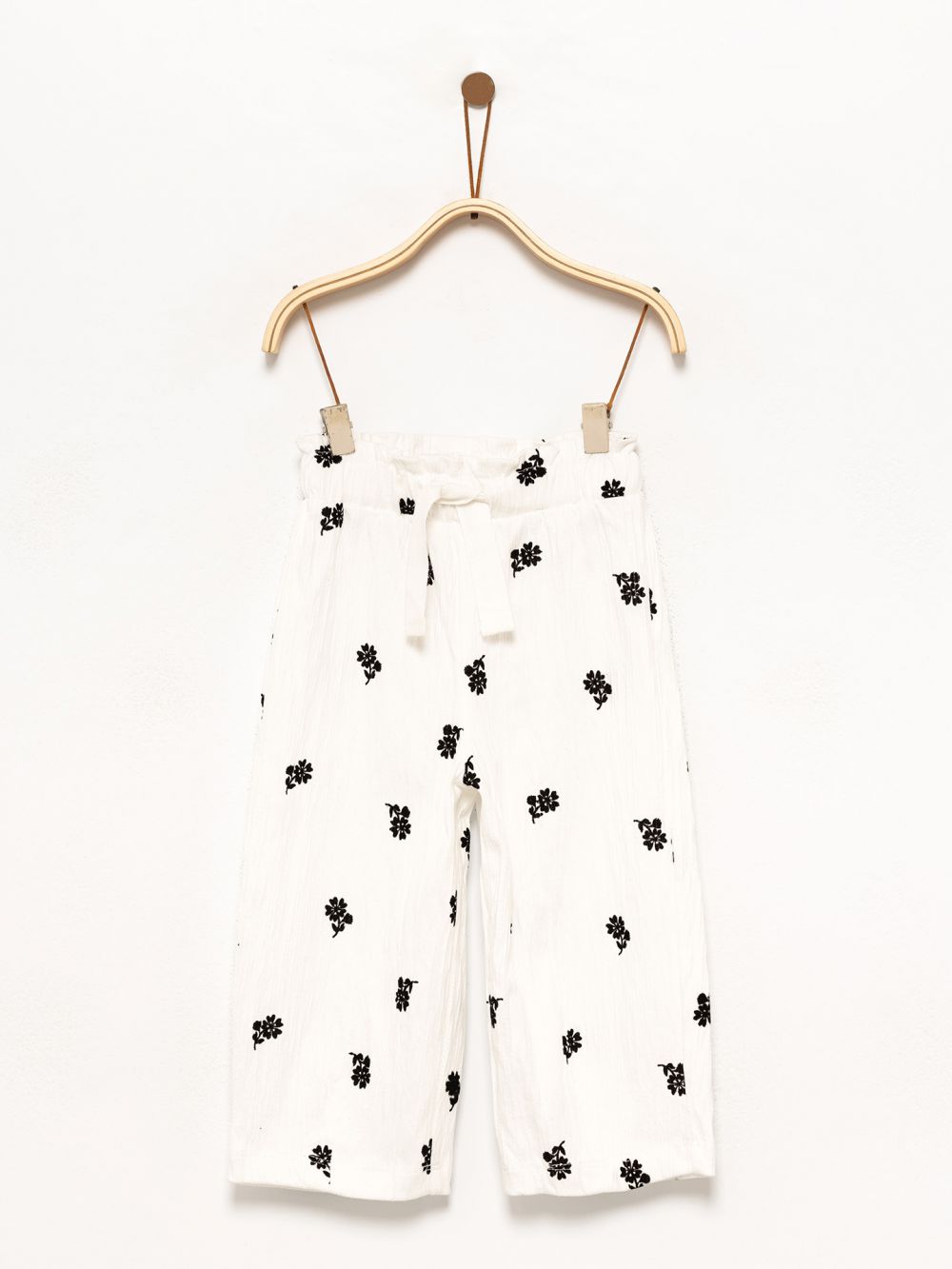 מכנסיים רקומים