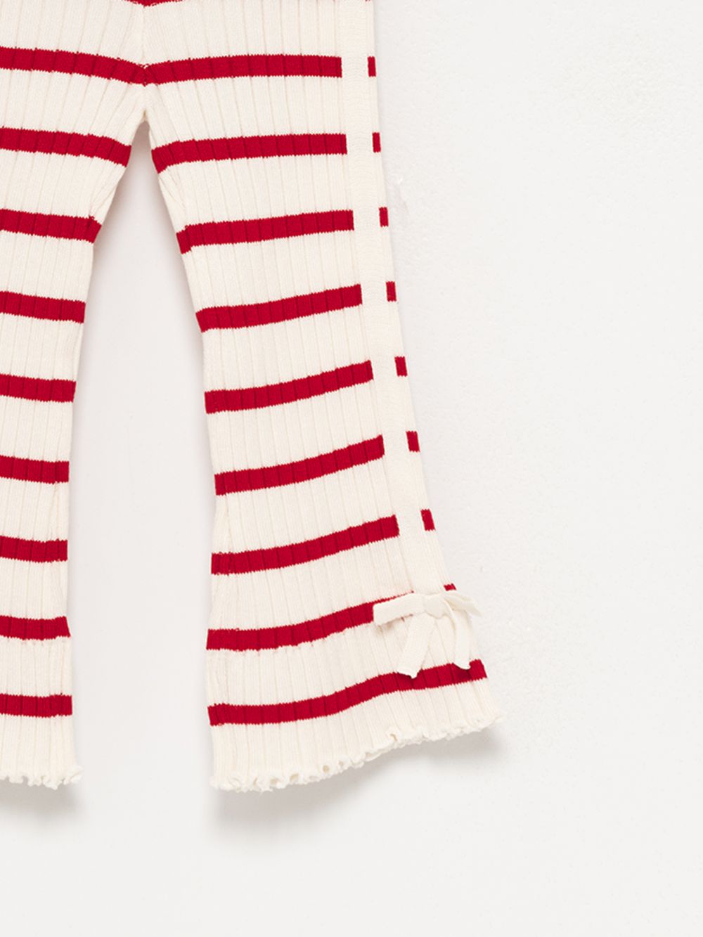 מכנסי פסים סרוגים