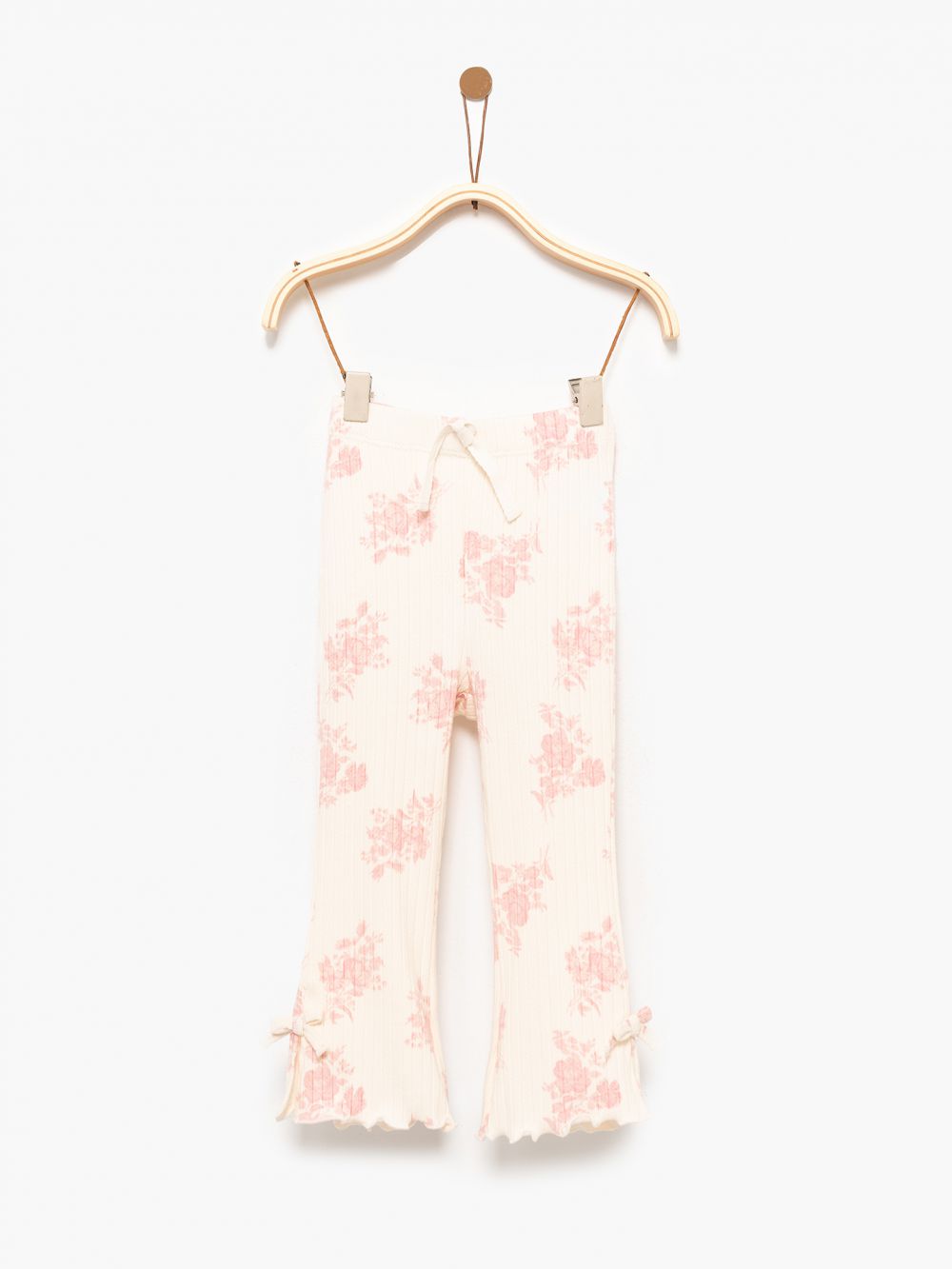 טייץ מתרחב עם שסע ופפיון