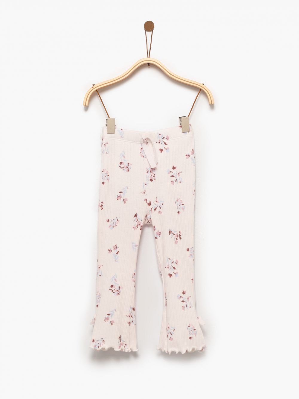 טייץ מתרחב עם שסע ופפיון