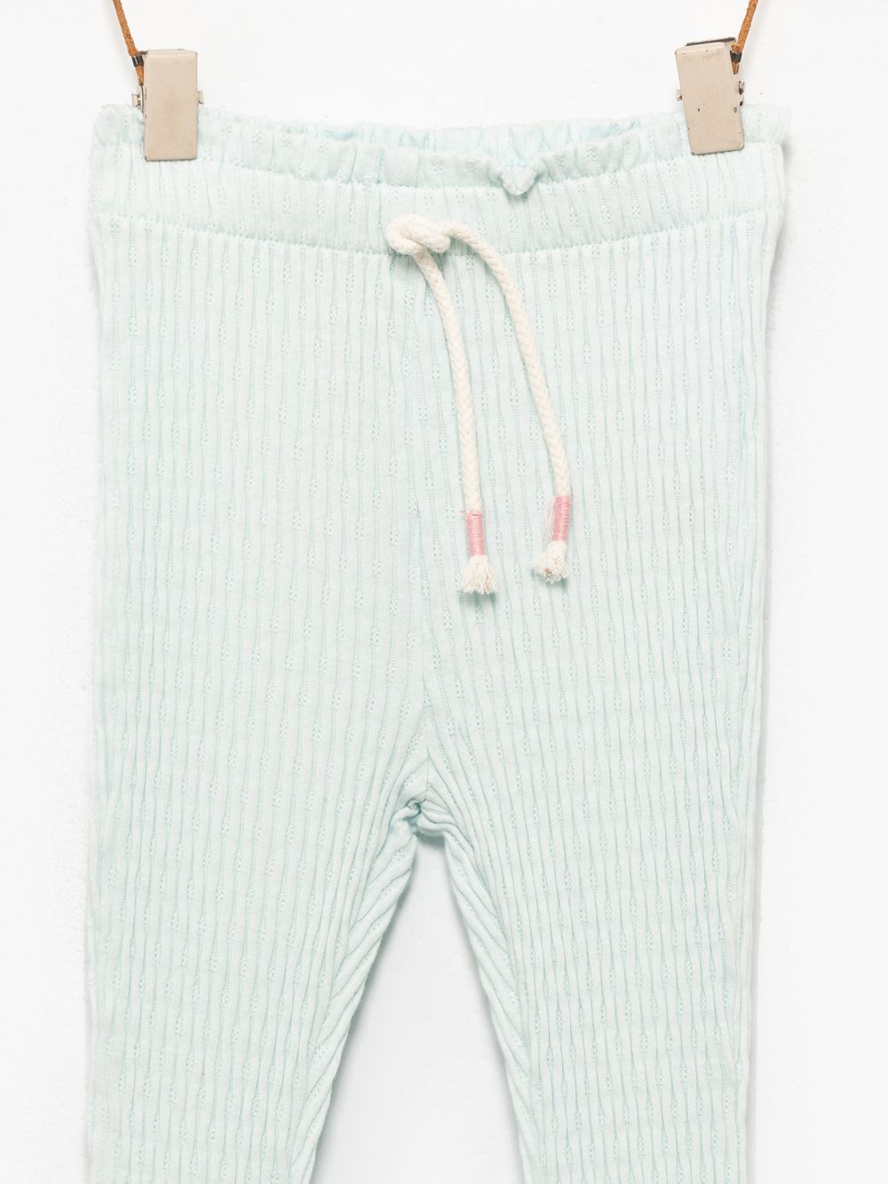 טייץ מתרחב עם מותן מכווצת