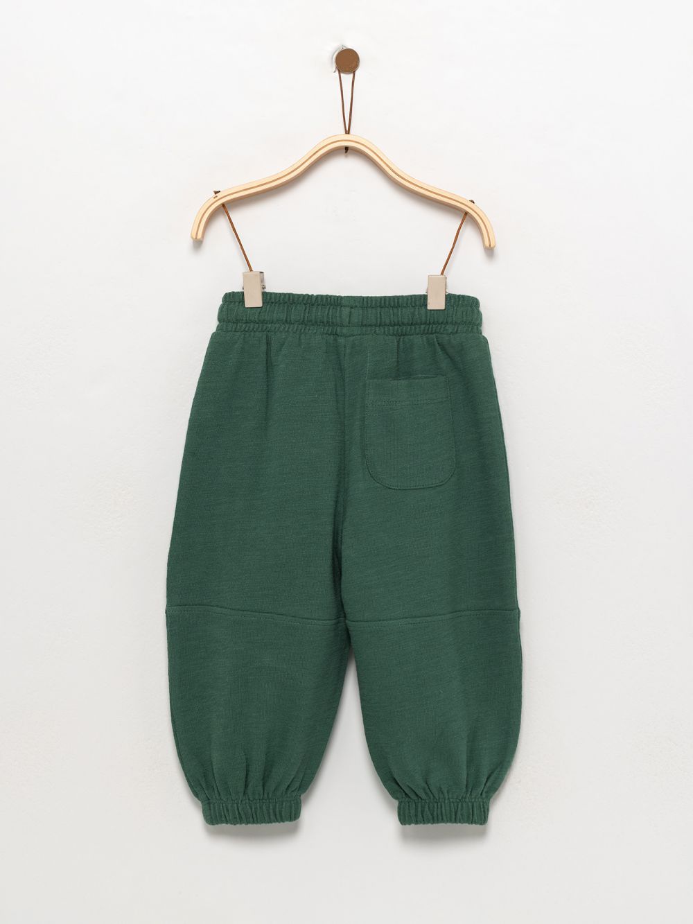 מכנס עם חתכים וטקסטורה