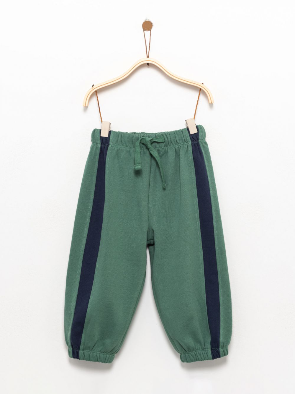 מכנסי  JOGGER רחבים עם פס