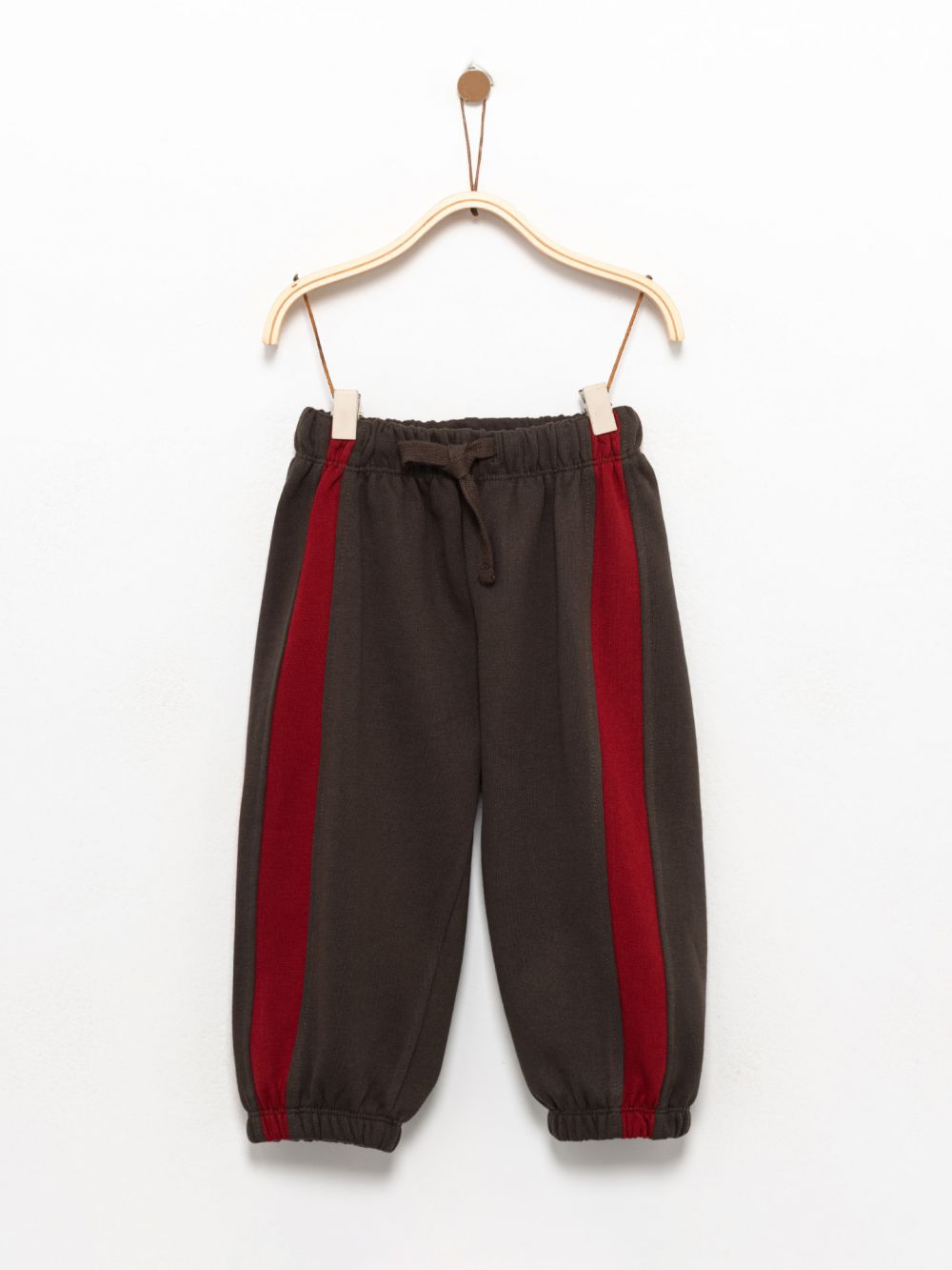 מכנסי  JOGGER רחבים עם פס