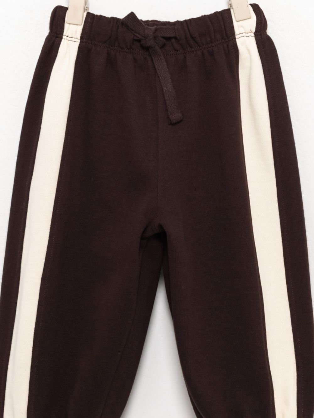 מכנסי  JOGGER רחבים עם פס
