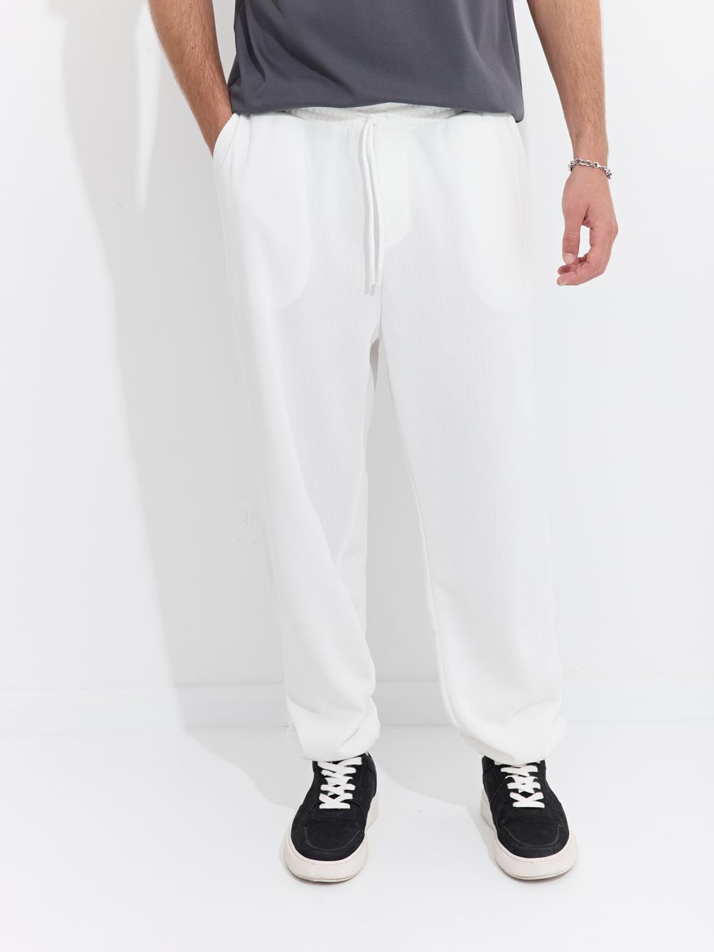 מכנסי JOGGER עם טקסטורה