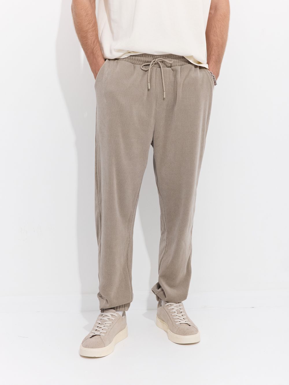 מכנסי JOGGER עם טקסטורה