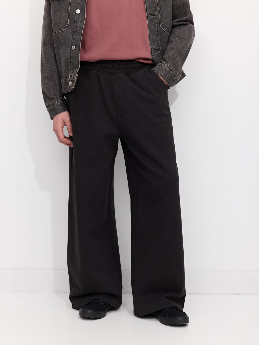 מכנסי טרנינג רחבים