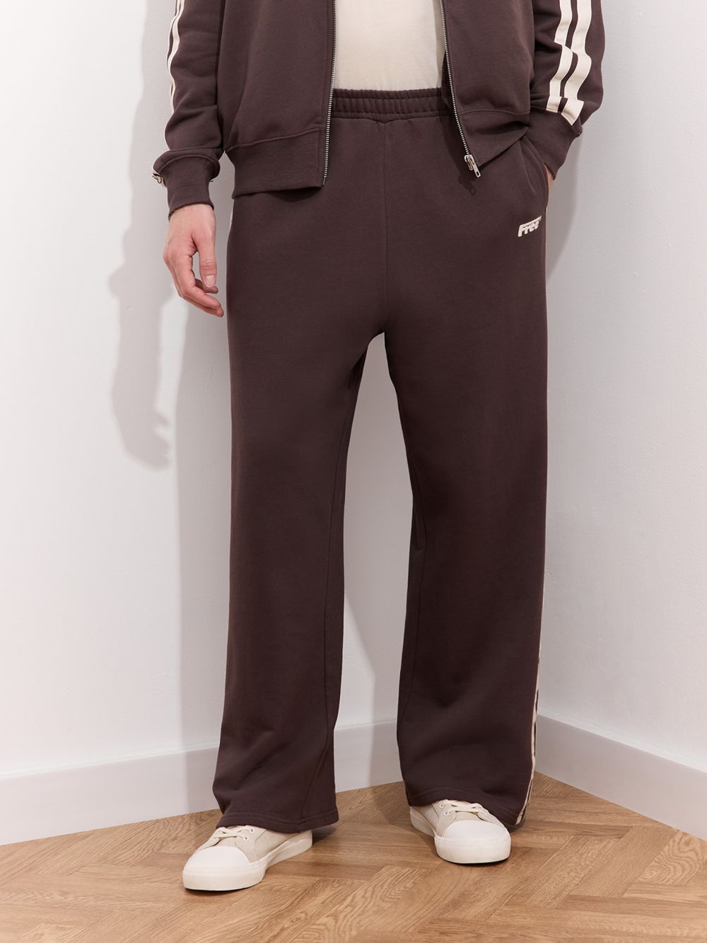 מכנסיים wide-leg עם פסים בצד