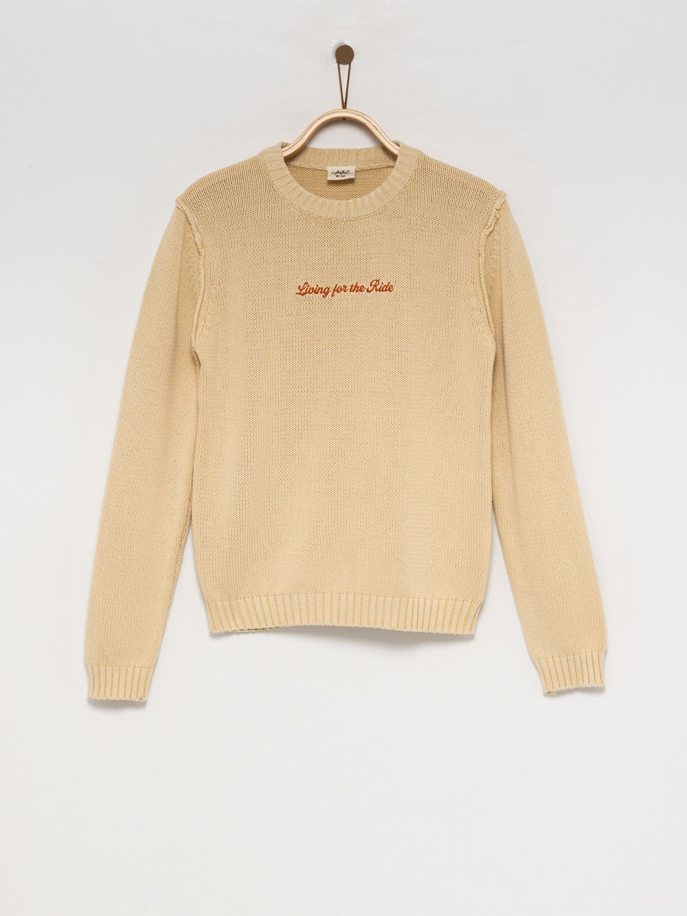 סוודר עם רקמה