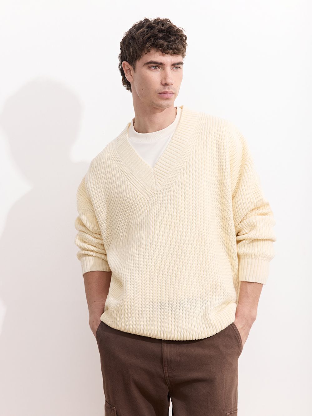 סריג אוברסייז עם צווארון V