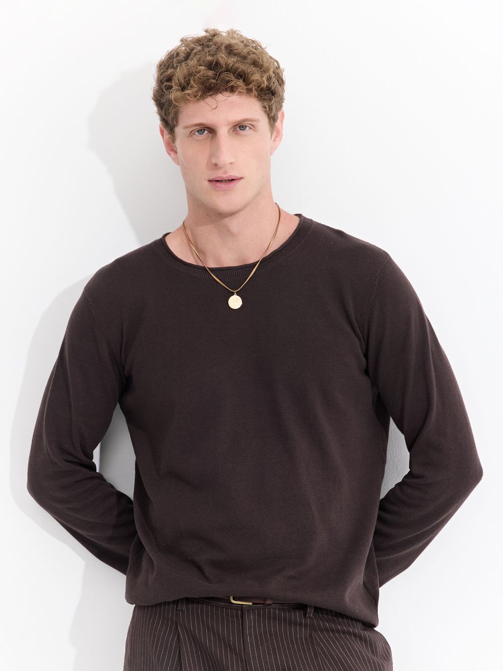 סריג עם צווארון מסתלסל