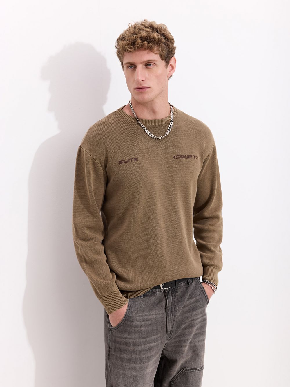 סריג עם ריקמה קידמית