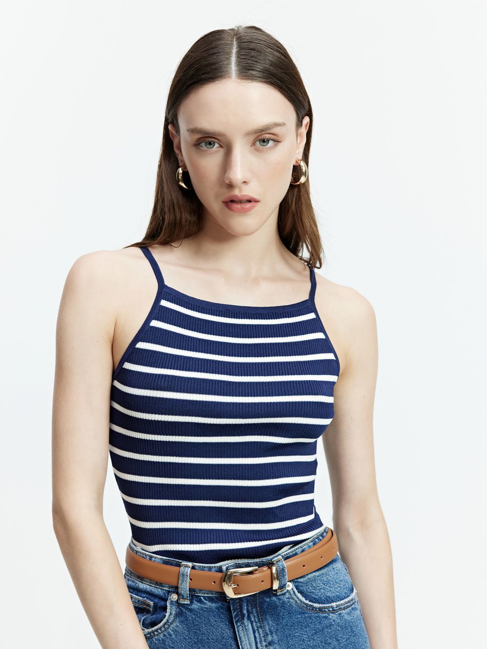 גופיה עם כתפיות דקות