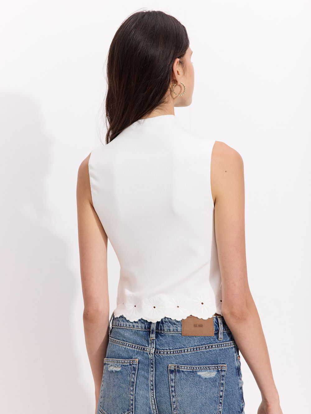 גופיית סריג עם רקמה