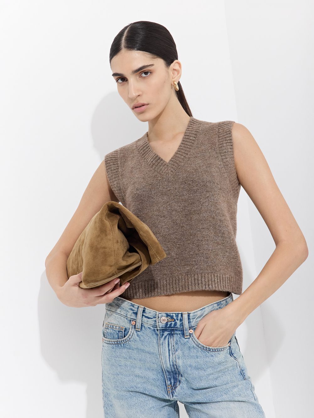 וסט סרוג עם מחשוף וי